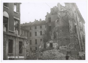 Via della Consolata 10 angolo Via San Domenico. Effetti prodotti dai bombardamenti dell'incursione aerea dell'8 dicembre 1942. UPA 2715D_9C05-23.© Archivio Storico della Città di Torino