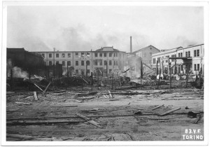 Via Antonio Banfo (già Via Monte Bianco 5), Corso Vigevano, Via Francesco Cigna. INCET Industria Nazionale Cavi Elettrici (Soc. An.). Effetti prodotti dai bombardamenti dell'incursione aerea del 13 luglio 1943. UPA 3672_9E02-07. © Archivio Storico della Città di Torino/Archivio Storico Vigili del Fuoco