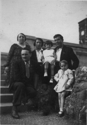 Famiglia sul ponte, 1933-1934. © Archivio Maria Zoppo