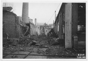 Via Pier Carlo Boggio 19. Ferrovie dello Stato - Officine Materiale Rotabile. Effetti prodotti dai bombardamenti dell'incursione aerea dell'8 agosto 1943. UPA 3847_9E02-55. © Archivio Storico della Città di Torino/Archivio Storico Vigili del Fuoco