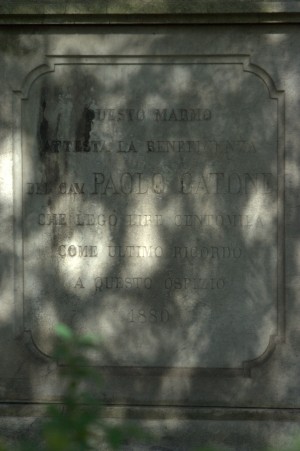 Iscrizione del monumento a Paolo Catone. Fotografia di Giuseppe Caiafa, 2011.  