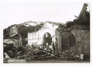 Piazza della Repubblica, (Porta Palazzo) Mercato del Pesce. Effetti prodotti dai bombardamenti dell'incursione aerea del 30 Novembre 1942. UPA 2404_9C02-26. © Archivio Storico della Città di Torino