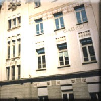 Scuola elementare Gabelli. Particolare della facciata principale con intitolazione. © Archivio della scuola