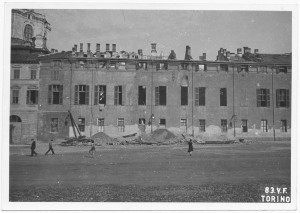 Palazzo Chiablese. Effetti prodotti dai bombardamenti dell'incursione aerea del 13 luglio 1943. UPA 3603_9D06-49. © Archivio Storico della Città di Torino/Archivio Storico Vigili del Fuoco