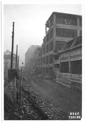 Via Nizza 148, Officine RIV (Soc. An.), Officine di Villar Perosa. Effetti prodotti dall'incursione aerea dell'8 novembre 1943. Lato Via Chisola. UPA 4117_9E04-07. © Archivio Storico della Città di Torino/Archivio Storico Vigili del Fuoco