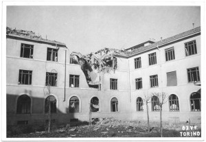 Corso Spezia 60, Ospedale Ostetrico Ginecologico S. Anna (già R. Opera Maternità). Effetti prodotti dai bombardamenti dell'incursione aerea del 3 gennaio 1944. UPA 4307_9E04-53. © Archivio Storico della Città di Torino/Archivio Storico Vigili del Fuoco