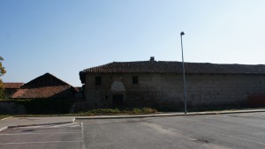 Cascina centrale, muro perimentrale nord della già cascina Ospedale della Carità. Fotografia di Edoardo Vigo, 2012.