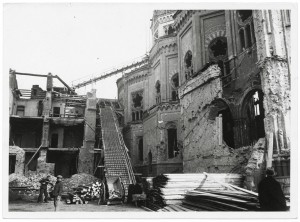 Via Federico Campana 8, Piazza Donatello, Via Oddino Morgari (già Pallamaglio), Chiesa Sacro Cuore di Maria. Effetti prodotti dai bombardamenti dell'incursione aerea del 28-29 Novembre 1942. UPA 2251_9C01-32. © Archivio Storico della Città di Torino