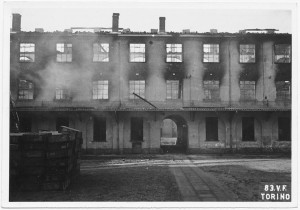 Corso Regio Parco 142. Regia Manifattura dei Tabacchi. Effetti prodotti dai bombardamenti dell'incursione aerea dell'8-9 dicembre 1943. UPA 3667_9E02-02. © Archivio Storico della Città di Torino/Archivio Storico Vigili del Fuoco