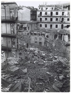 Via Saluzzo (già Via Lucio Bazzani 31). Effetti prodotti dai bombardamenti dell'incursione aerea dell'8-9 dicembre 1942. UPA 2736_9C05-51. © Archivio Storico della Città di Torino