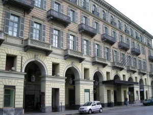 Piazza Carlo Felice 85 Hotel Ligure. Fotografia di Daniele Trivella, 2013