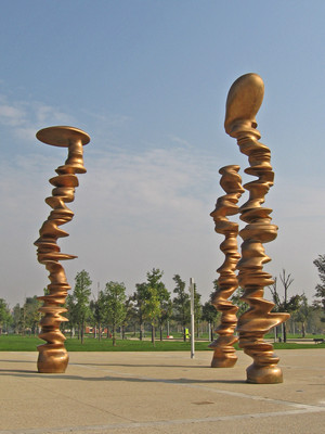 Tony Cragg, Punti di vista (trittico di sculture realizzate per le Olimpiadi invernali), 2006. Fotografia di Alessandro Vivanti