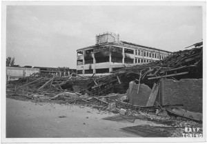 Lancia e C. Fabbrica di Automobili Torino S. A. Via Monginevro 99 (Servizio Ricambi, Corso Peschiera angolo Corso Racconigi). Effetti prodotti dell'incursione aerea del 17 agosto 1943. UPA 4008_9E03-45. © Archivio Storico della Città di Torino/Archivio Storico Vigili del Fuoco