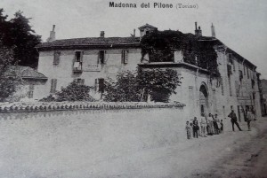 Orologio, casa in corso Casale 220