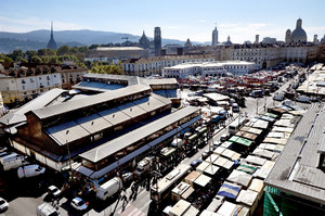 Il mercato di Porta Palazzo. Fotografia di Mauro Raffini, 2010. © MuseoTorino.