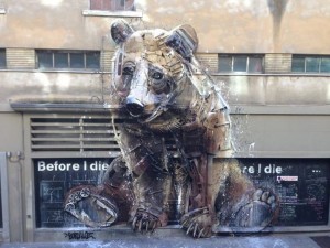 Andrea Spoto, replica del progetto originale di Candy Chang, Before I Die… Black Dream Wall - Bordalo II. The big bear, 2016, teatro Colosseo