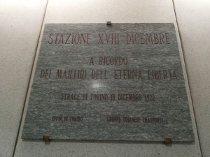 Lapide in memoria delle vittime della strage del XVIII dicembre