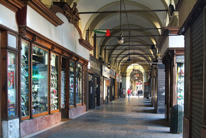 Il portici del quartiere San Salvario. Fotografia di Fabrizia Di Rovasenda, 2010. © MuseoTorino.