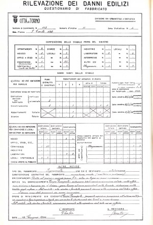 Rilevazione dei danni edilizi. Questionario di fabbricato. Scheda tipo per il rilevamento dei danni riportati dagli edifici a seguito di bombardamenti. Annuario Statistico della Città di Torino, 1943.  © Archivio Storico della Città di Torino