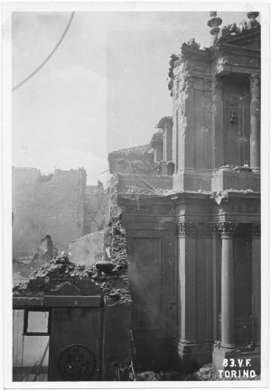 Via Santa Teresa, Chiesa di Santa Teresa. Effetti prodotti dai bombardamenti dell'incursione aerea del 13 luglio 1943. UPA 3614_9D06-59. © Archivio Storico della Città di Torino/Archivio Storico Vigili del Fuoco