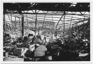 Via Sant'Ambrogio 8-10, Stabilimento Magnadyne Radio, apparecchi radio. Effetti prodotti dai bombardamenti dell'incursione aerea del 25 aprile 1944. UPA 4507_9E06_26. © Archivio Storico della Città di Torino