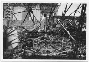 Via Sant'Ambrogio 8-10, Stabilimento Magnadyne Radio, apparecchi radio. Effetti prodotti dai bombardamenti dell'incursione aerea del 25 aprile 1944. UPA 4508_9E06_27. © Archivio Storico della Città di Torino