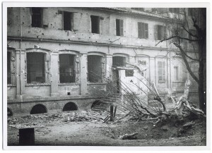 Via Carlo Ignazio Giulio 22, “R. Manicomio”, Ospedale Psichiatrico di Torino. Effetti prodotti dai bombardamenti dell'incursione aerea del 20-21 novembre 1942. UPA 1751_9A06-56. © Archivio Storico della Città di Torino