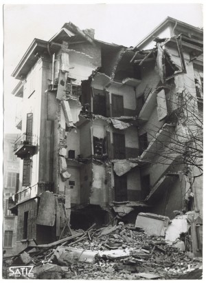 Corso Racconigi “N. 12 = Case popolari […]”. Effetti prodotti dai bombardamenti dell'incursione aerea del 18-19 novembre 1942. UPA 1591_9A05-56. © Archivio Storico della Città di Torino
