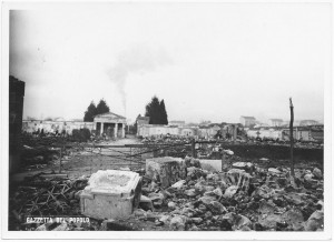 Cimitero di Pozzo Strada. Effetti prodotti dai bombardamenti dell'incursione aerea del 9 dicembre 1942. UPA 3142_9D04-37. © Archivio Storico della Città di Torino