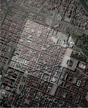 Veduta aerea del centro di Torino; l’area evidenziata è quella racchiusa nelle mura romane, © Soprintendenza per i Beni Archeologici del Piemonte e del Museo Antichità Egizie.