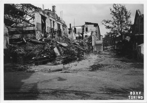 Stabilimento FIAT Grandi Motori, Via Cuneo (Via Carmagnola). Effetti prodotti dai bombardamenti dell'incursione aerea del 13 luglio 1943. UPA 3641_9E01-33. © Archivio Storico della Città di Torino/Archivio Storico Vigili del Fuoco