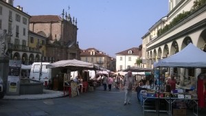 Mercato in piazza Vittorio Emanuele II, Moncalieri, 2015 © Città di Torino Area Commercio e Attività Produttive
