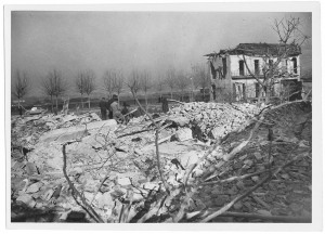 Lungo Dora Voghera (40?-48?). Effetti prodotti dai bombardamenti dell'incursione aerea del 4-5 febbraio 1943: crollo di edifici. UPA 3398_9D06-05. © Archivio Storico della Città di Torino