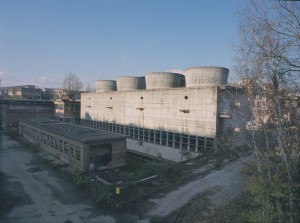 L’edificio di trattamento acque prima della demolizione degli altri fabbricati dello stabilimento Vitali. Fotografia di Filippo Gallino per la Città di Torino, dicembre 2001.