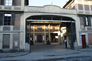 L’ingresso di via Valprato 68. Fotografia di Giuseppe Beraudo, 2010.