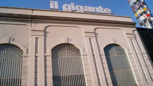 Ex General Electric, già Società Nazionale Officine di Savigliano (angolo verso via Giachino), ipermercati, centri commerciali. Fotografia di Luca Davico, 2015