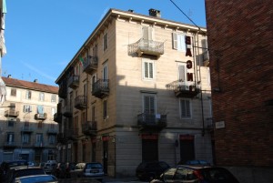 Il fronte su via Barbania angolo via Agliè. Fotografia di Giuseppe Beraudo, 2011. 