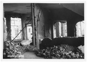 Via Saluzzo, Scuola Vincenzo Monti. Effetti prodotti dai bombardamenti dell'incursione aerea del 20-21 novembre 1942. UPA 1879_9B02-54. © Archivio Storico della Città di Torino