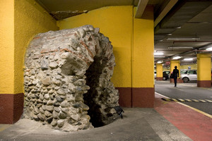 Un tratto di collettore fognario conservato all’interno del parcheggio ACI di via Roma. Fotografia di Marco Saroldi, 2010. © MuseoTorino