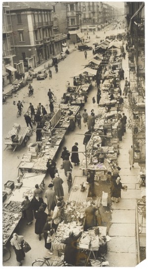 Mercato in via Dante Di Nanni, foto Ghidoni, 1958 © Archivio Storico della Città di Torino (ASCT, Fototeca, GDP sez I 1425C_008)