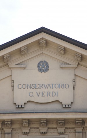Particolare della facciata del Conservatorio Giuseppe Verdi. Fotografia di Edoardo Vigo, 2012