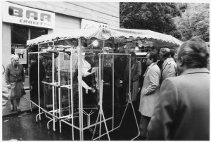 Mercato della Crocetta, bancarella innovativa © Archivio Storico della Città di Torino (ASCT, Fototeca, GDP sez I 1288C_009)