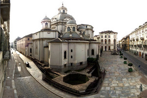 Veduta della torre angolare romana e del santuario della Consolata. Fotografia di Paolo Gonella, 2010. © MuseoTorino