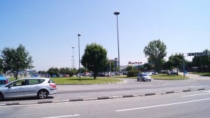 Ipermercato Auchan corso Romania, scorcio da corso Giulio Cesare angolo via Cascinette. Fotografia di Luca Davico, 2015 © Archivio Storico della Città di Torino 