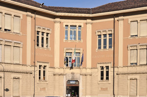 La Scuola elementare statale Giuseppe Allievo (facciata). Fotografia di Mauro Raffini, 2010. © MuseoTorino.
