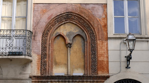 Finestra di casa medievale in via Tasso. Fotografia di Plinio Martelli, 2010. © MuseoTorino