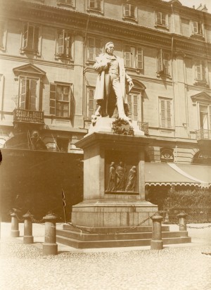 Giovanni Albertoni, Monumento a Vincenzo Gioberti, 1859. Fotografia di Mario Gabinio, 1925 ca. © Fondazione Torino Musei - Archivio fotografico.