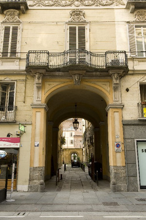 La prima sede dell’Università degli studi di Torino in via San Francesco d’Assisi (1). Fotografia di Marco Saroldi, 2010. © MuseoTorino.
