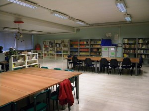Biblioteca della Scuola elementare Carlo Casalegno. Fotografia di Vanessa Delle Case.