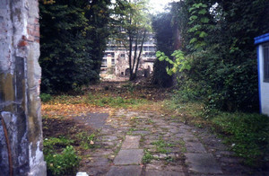 Vista dall’ingresso, con la caratteristica pavimentazione, nella fase di demolizione dell’edificio (inizio anni 2000). Per gentile concessione di Domenico Colletti.